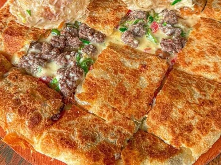 فطيرة سجق بسطرمة كيرى