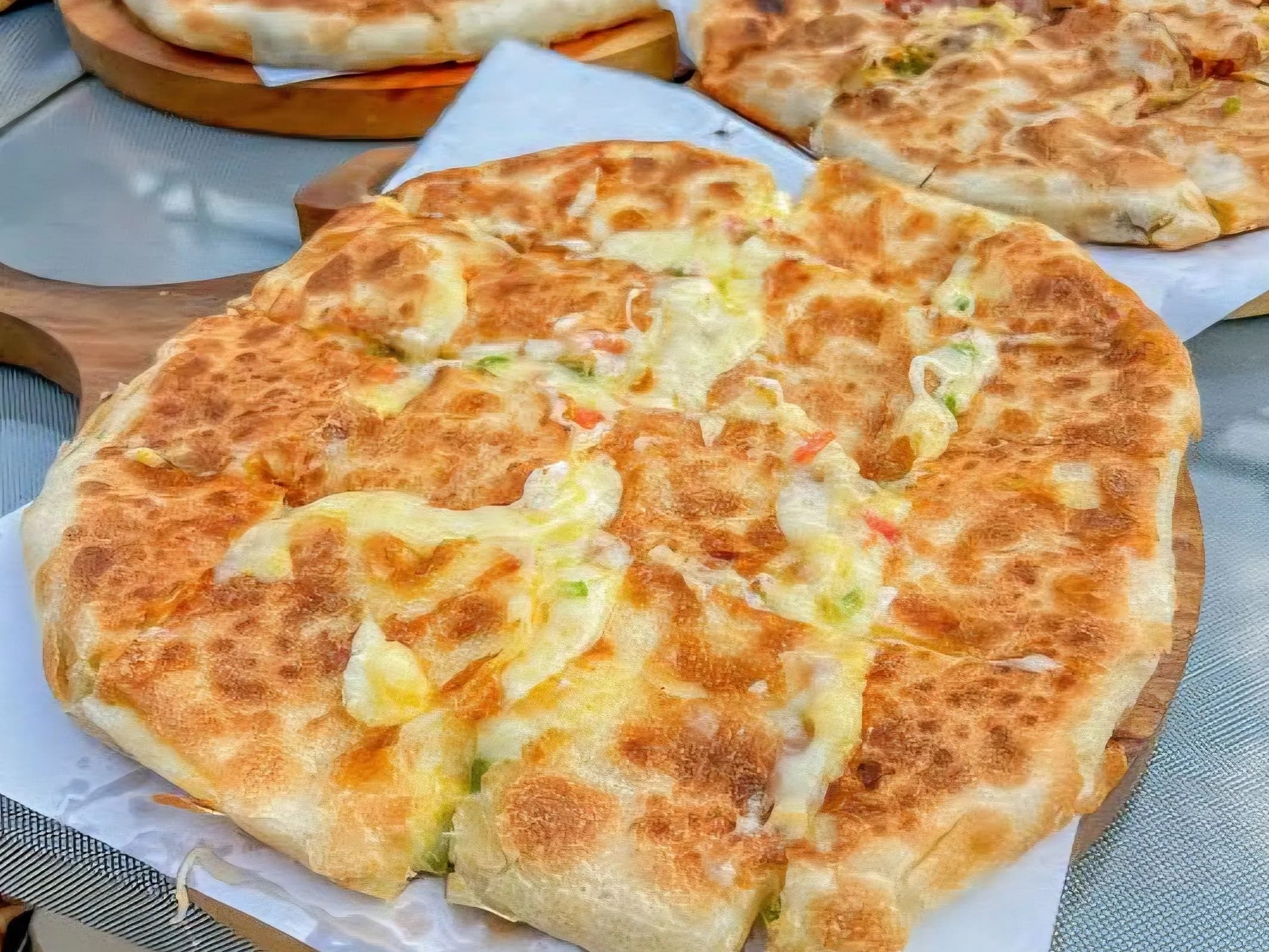 فطيرة ميكس جبن وزنجر