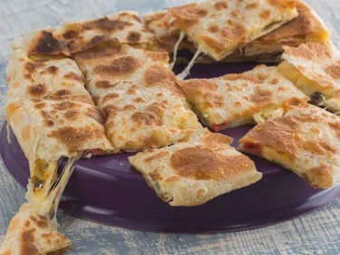 فطيرة بالجبنه الرومى