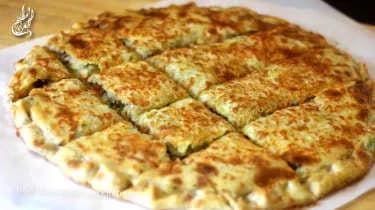 بيتزا شرقى بالجبن الرومى