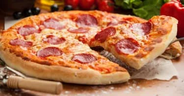 بيتزا بيبرونى