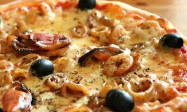 بيتزا فواكة البحر