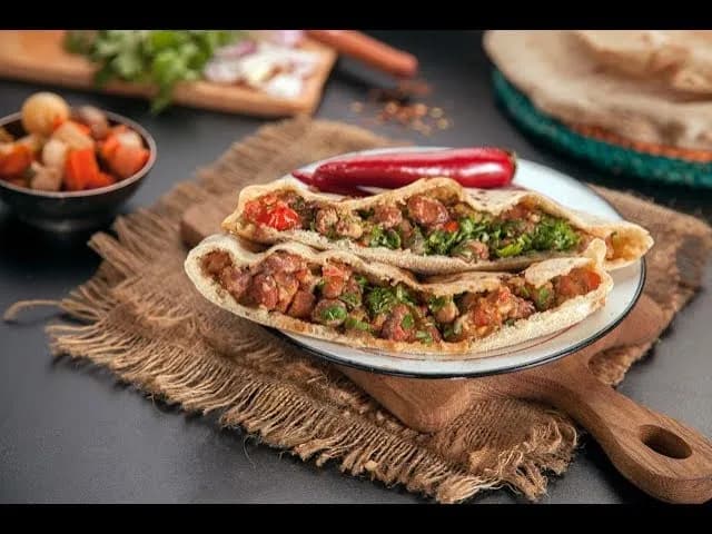 سندوتش فول بالسجق