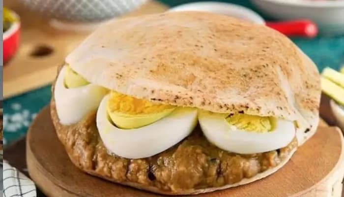 سندوتش فول مع بيض مسلوق