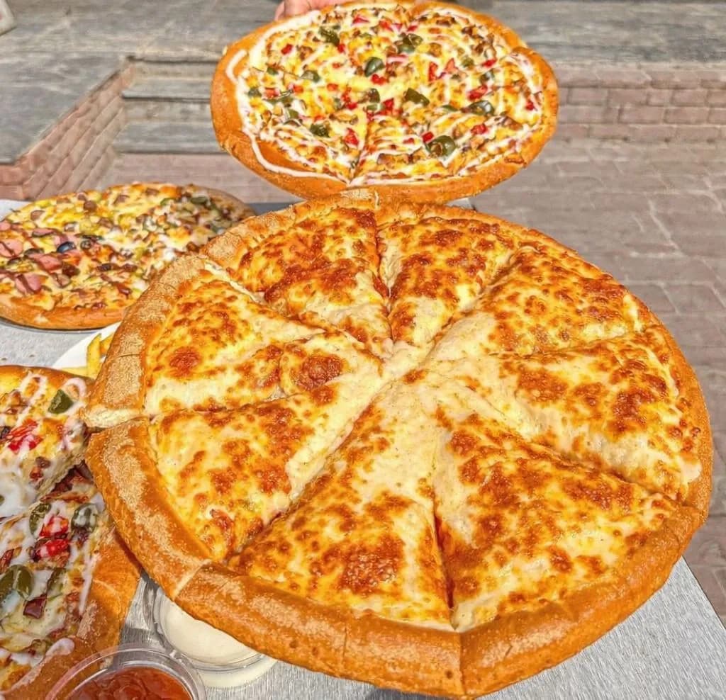 كواترو بيتزا