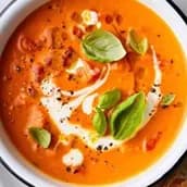 شوربة طماطم بالريحان