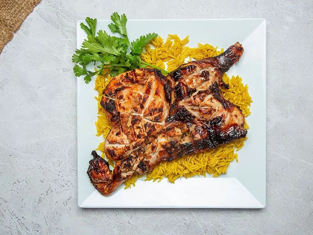 نص فرخة مشوية على الفحم