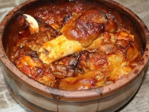 طاجن كوارع بالصلصة