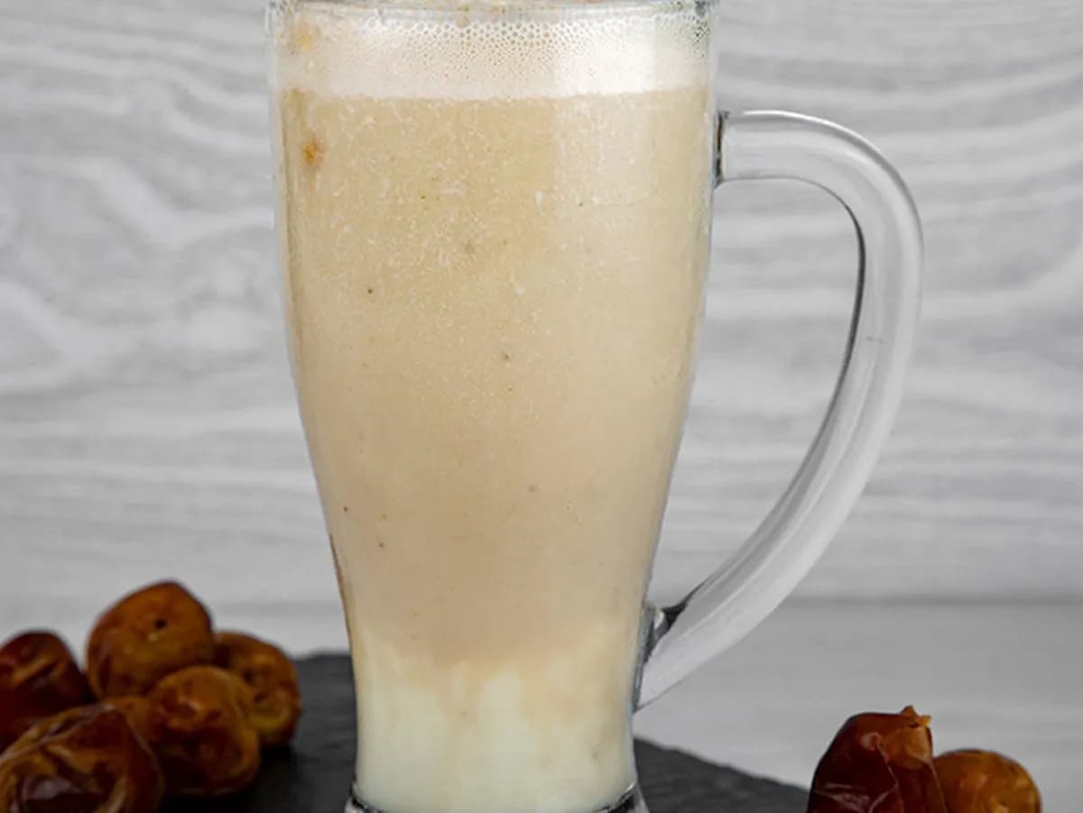 عصير بلح باللبن