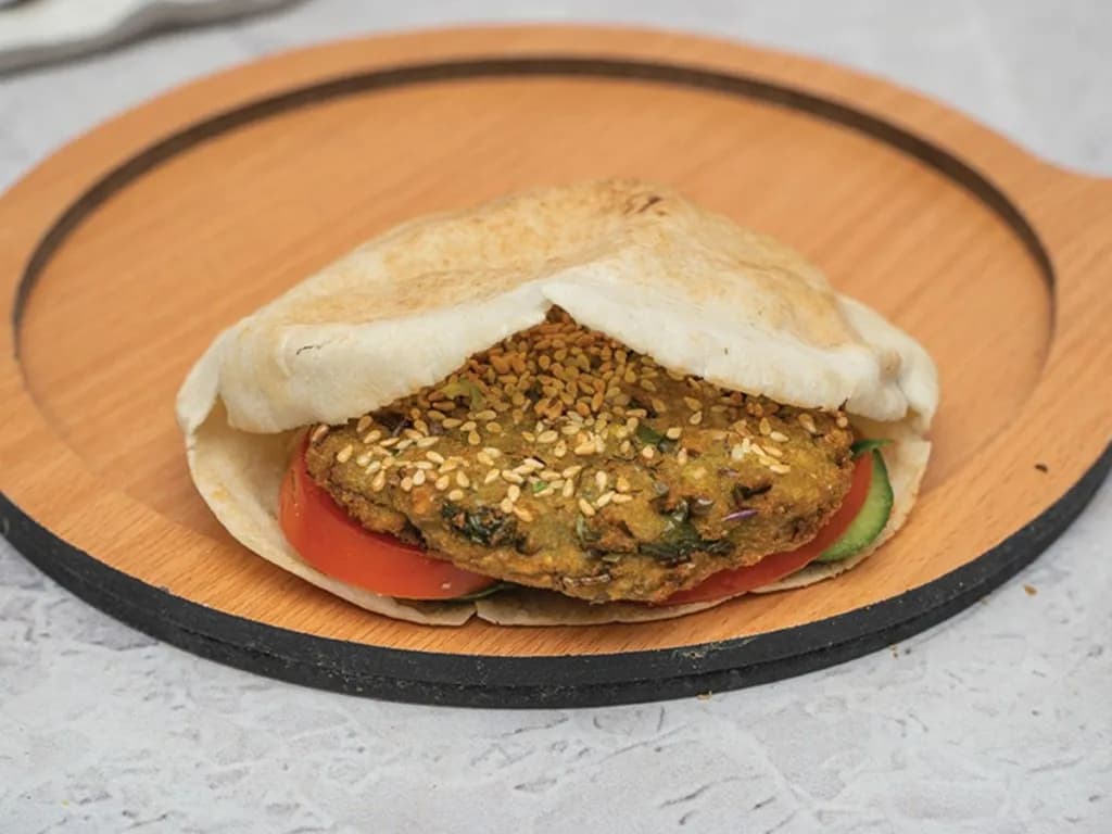 ساندوتش طعميه محشية
