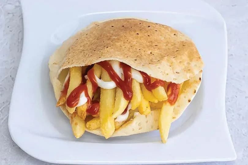 ساندوتش بطاطس كاتشب مايونيز