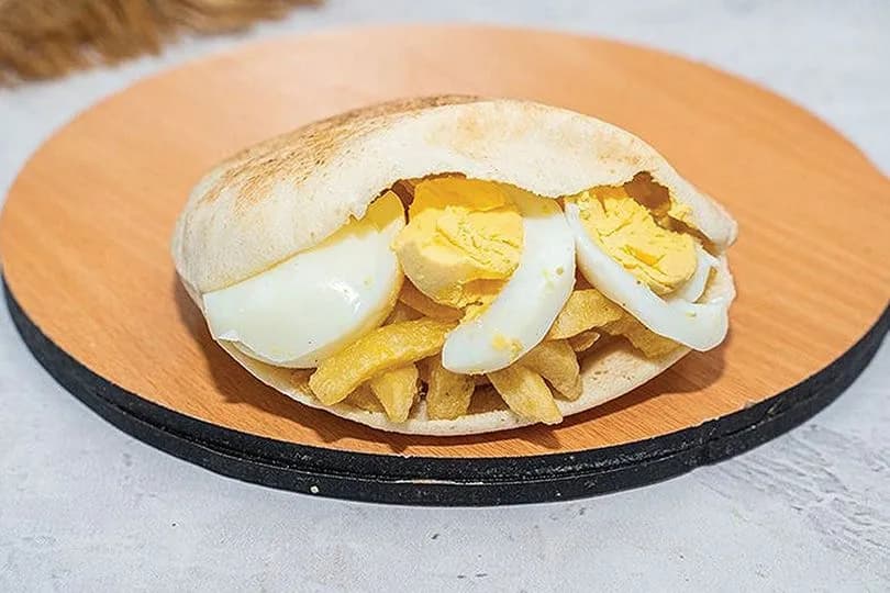 ساندوتش بطاطس بالبيض المسلوق