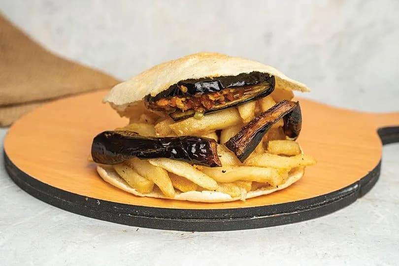 ساندوتش بطاطس باذنجان
