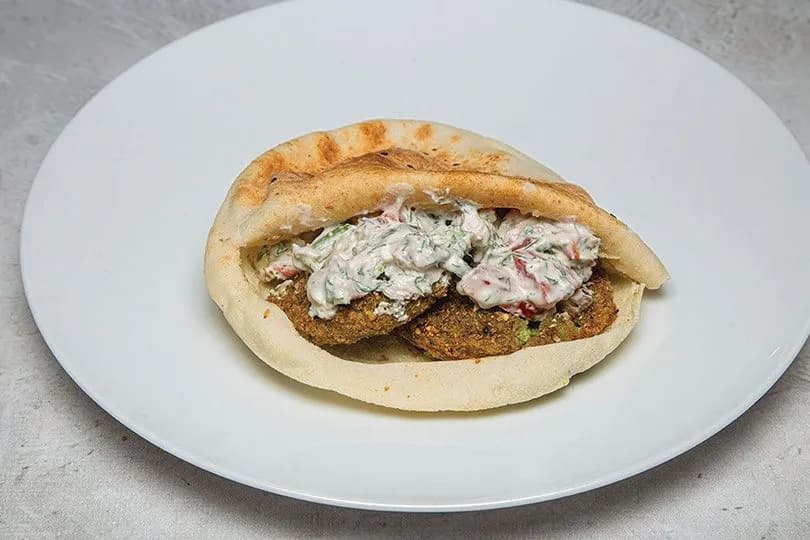 ساندوتش طعمية جبنة