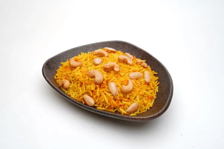 طبق ارز بالمكسرات