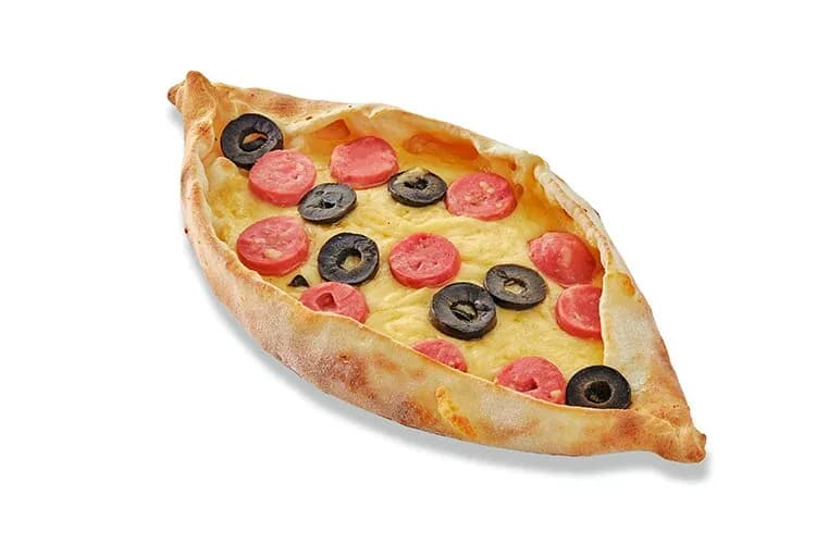 منقوشه سوسيس بالموزريلا والزيتون