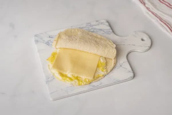 ساندوتش اومليت مشروم شيدر