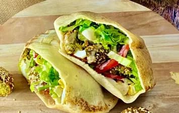 واحد فول + طعميه + بطاطس + مخلل (عيش بلدى)