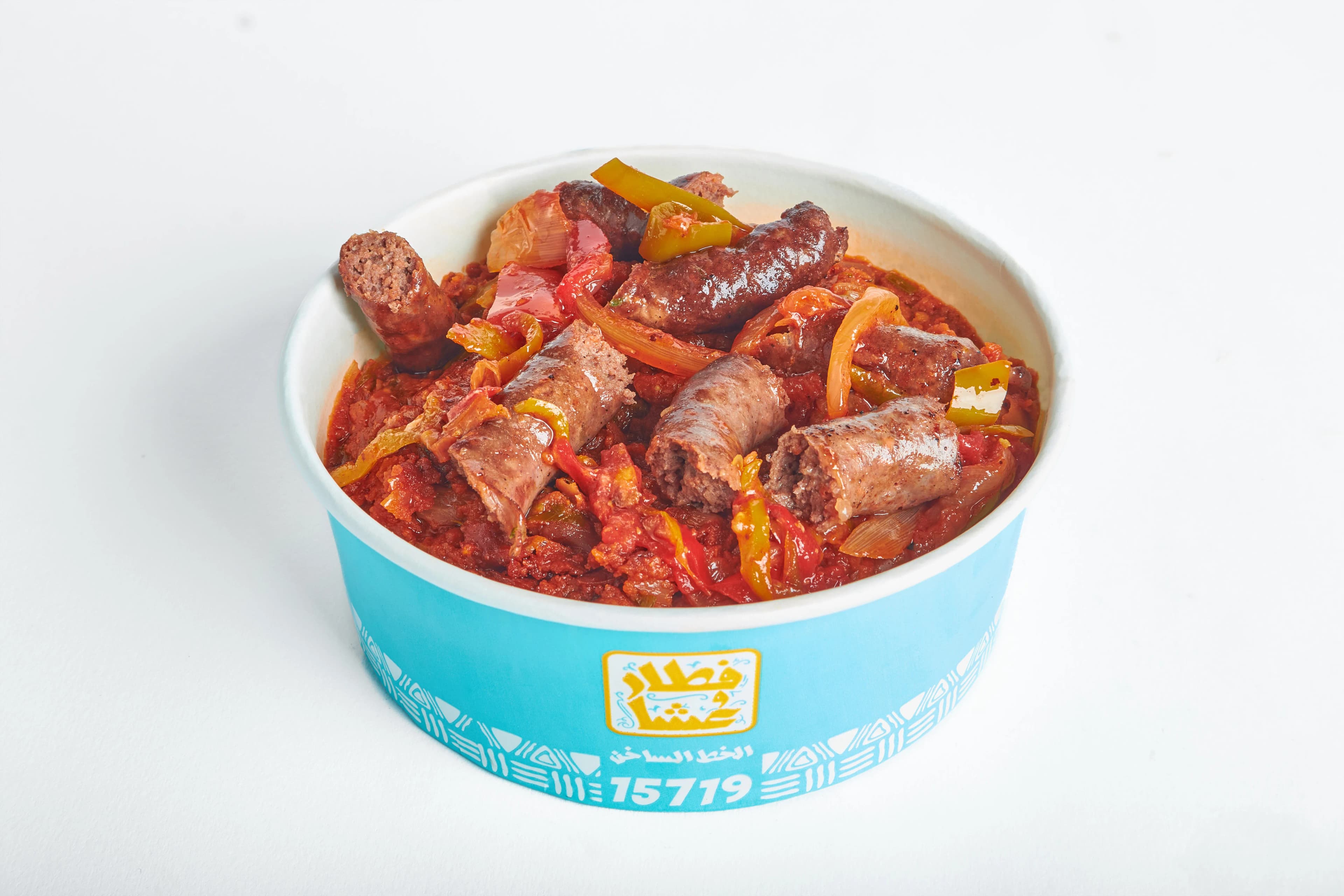 علبة فول بالسجق
