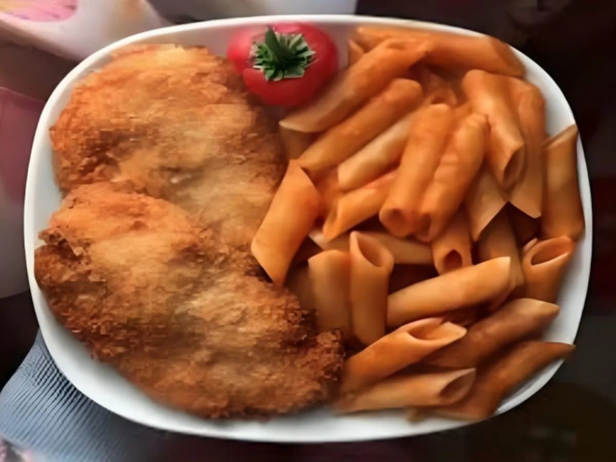 Breaded chicken with pasta