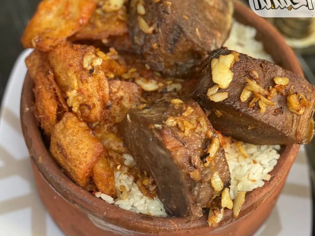 (Nefah Fattah - Tray of Rigaq with Meat - Pickled Eggplant)
