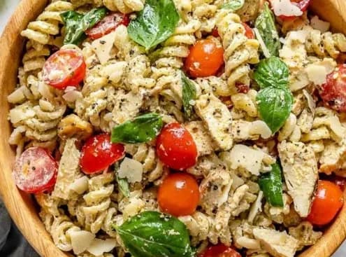 سلطة باستا الدجاج بالبيستو