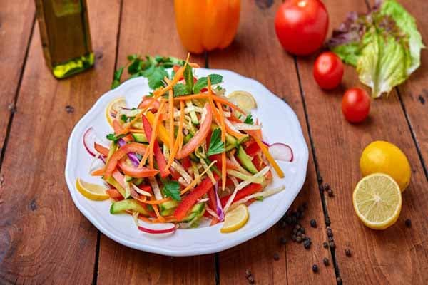 طبق سلطة خضراء