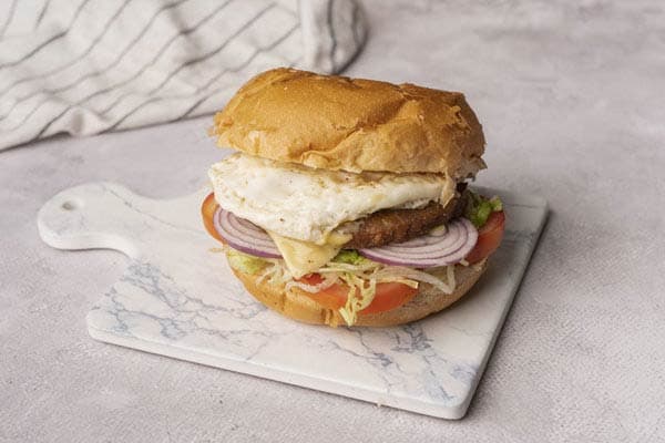 ساندوتش برجر بالبيض