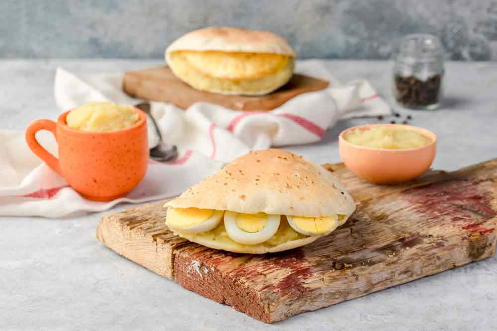 ساندوتش بطاطس بيوريه بالبيض