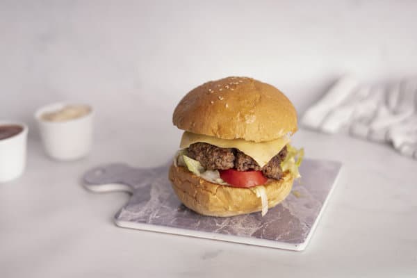 ساندوتش برجر بالجبنة